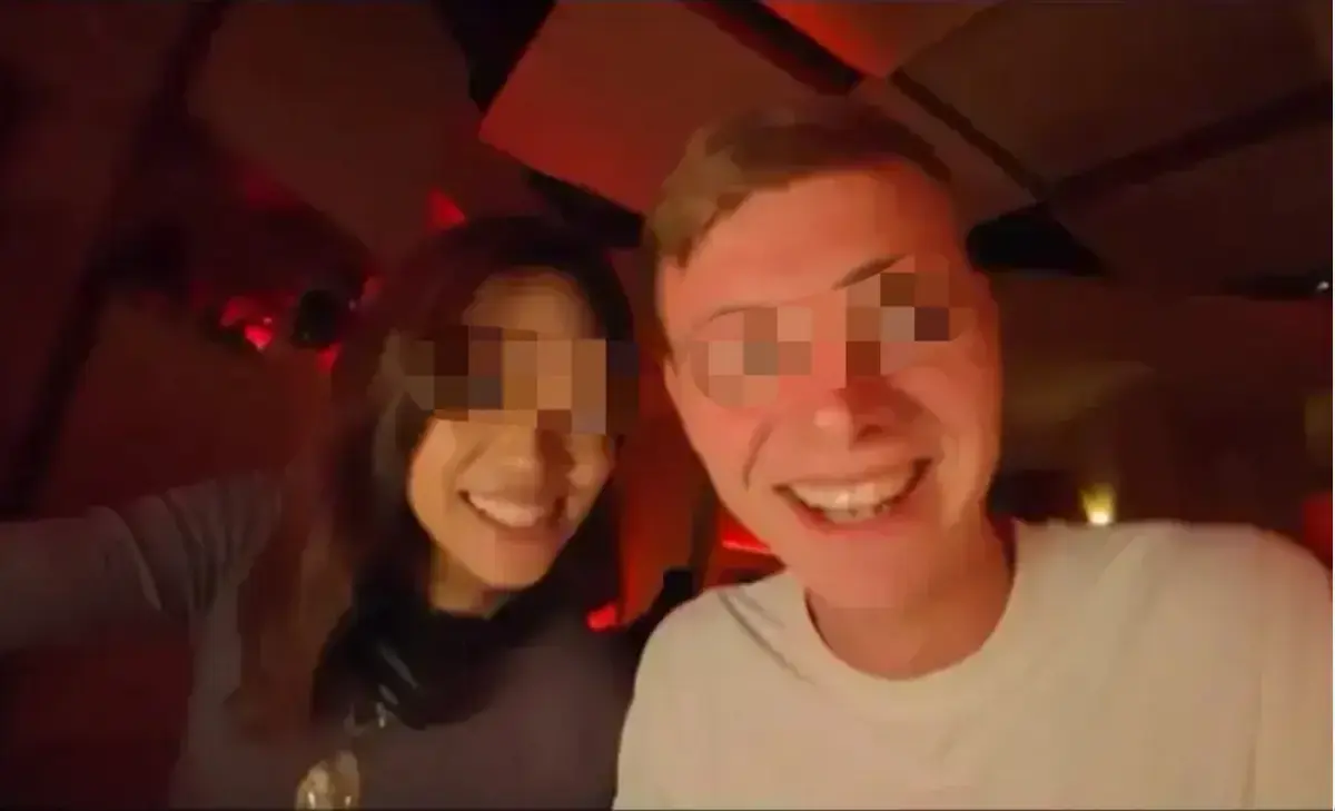 《老外街头挑战24小时恋爱》全片免费看：海外博主于老外街头见证24小时恋爱，展现真实中国市井，1080P超清画质！