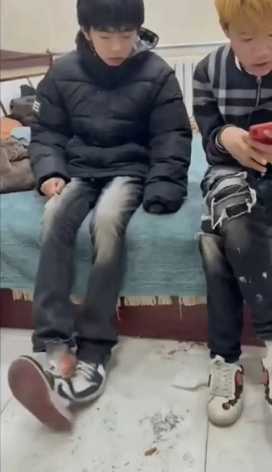 《轻奢小哥事件》无删减原视频流出，来轻奢网视频站看事件来龙去脉，免费在线观看，持续有效！