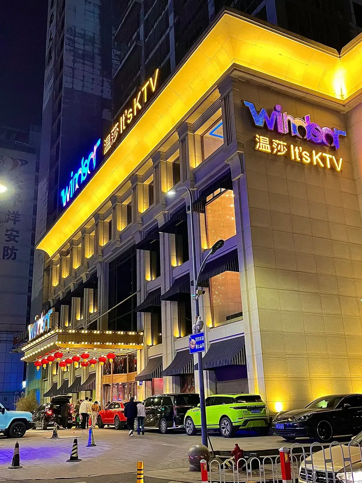 《南京温莎ktv515包间视频》下小雨视频1080P高清完整版在线观看-温莎ktv515包间下大雨视频HD超清免费播放-大水漫灌视频无删减版百度云分享