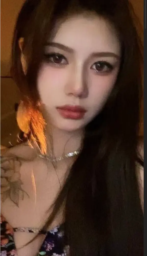 《丽枫酒店前台钟佩琪》高清全集免费在线观看，直击“女大学生下海”事件