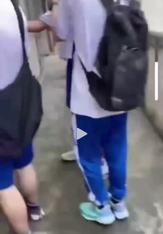 免费在线观看《大昌市第七中学鬼敲门》，体验走廊背后的鬼敲门事件，大昌市第七中学鬼敲门全片1080P超清HD无广告