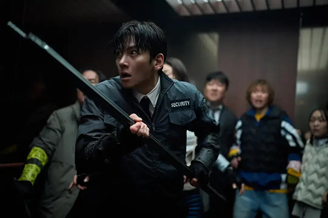 全智贤主演、延尚昊执导的丧尸惊悚动作灾难电影《群体》，《群体》4K高清未删减资源，在线免费畅看！
