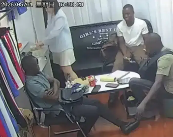 快看！《三个黑人买衣服》监控视频公开，美女老板娘发声，生意背后故事惊人，免费在线观看完整版《三个黑人买衣服》！