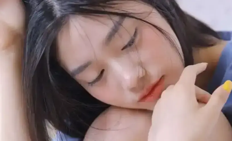 《美丽小蜜桃》HD中字无删减版免费看-在线观看《美丽小蜜桃》高清全片无卡顿-星辰影院