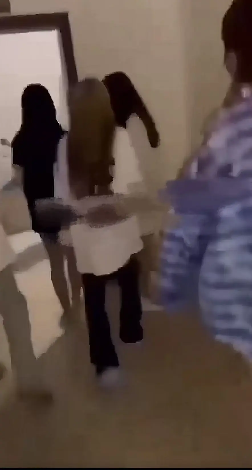 爆火的《厕所保卫战》免费看，四川高中女厕所争夺战完整版资源，1080P高清呈现，持续有效，厕所保卫战精彩不断！