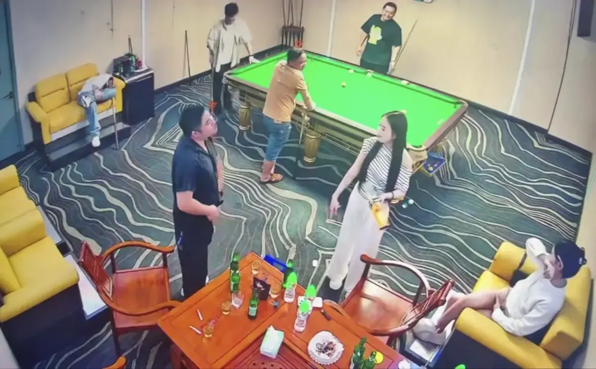 免费看《海口台球厅2V5视频》，1080P高清画质，完整呈现海口台球厅2V5男女对战监控视频！